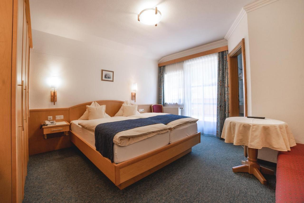 Hotel Landhaus Neumayr กรอสซาร์ล ภายนอก รูปภาพ
