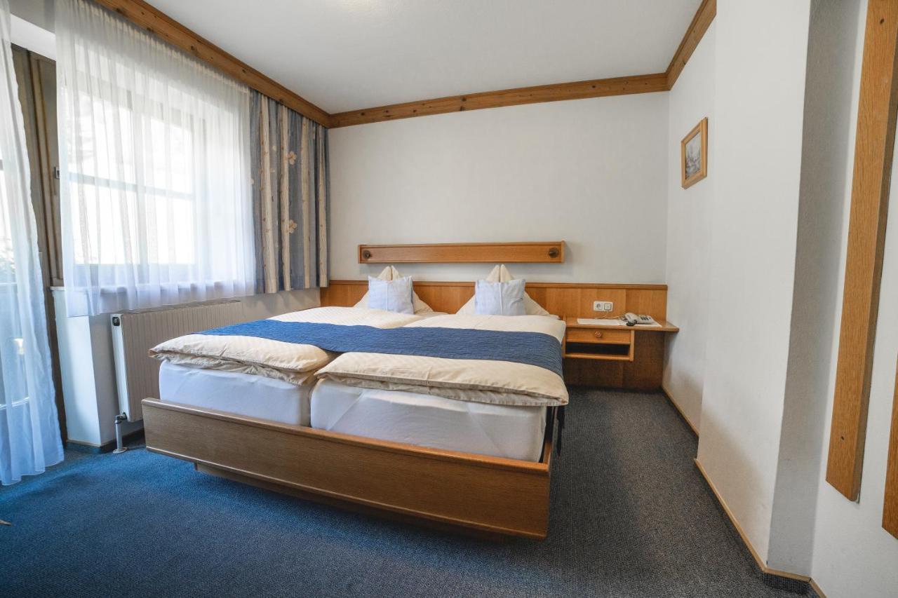 Hotel Landhaus Neumayr กรอสซาร์ล ภายนอก รูปภาพ