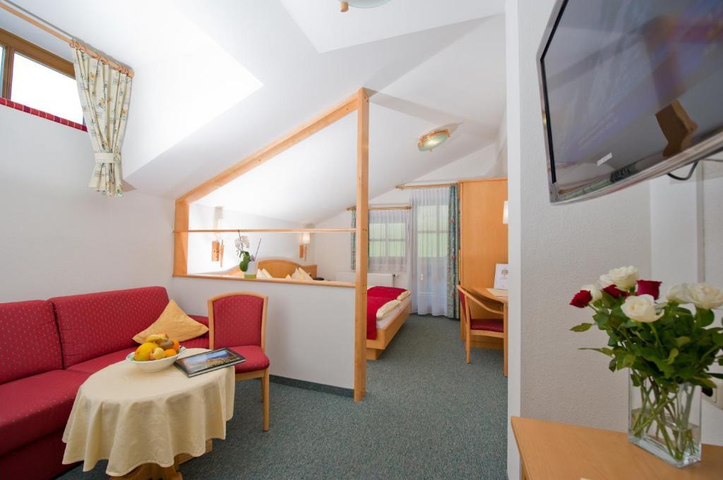 Hotel Landhaus Neumayr กรอสซาร์ล ภายนอก รูปภาพ